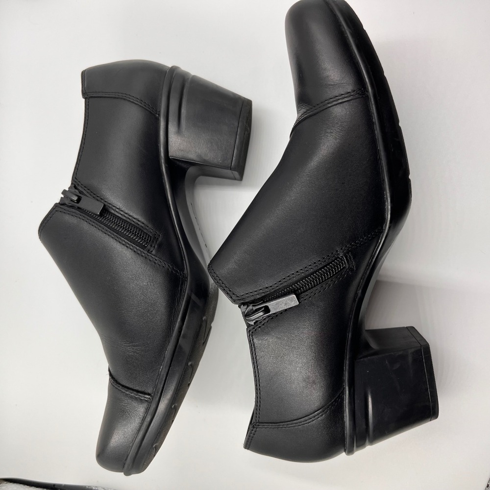 Clarks Collection Black Leather Button Side‎ Ankle Booties Women's Shoes - Picture 8 of 8